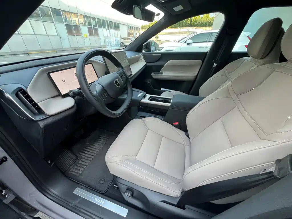 Volvo XC70 PHEV — миниатюра 13