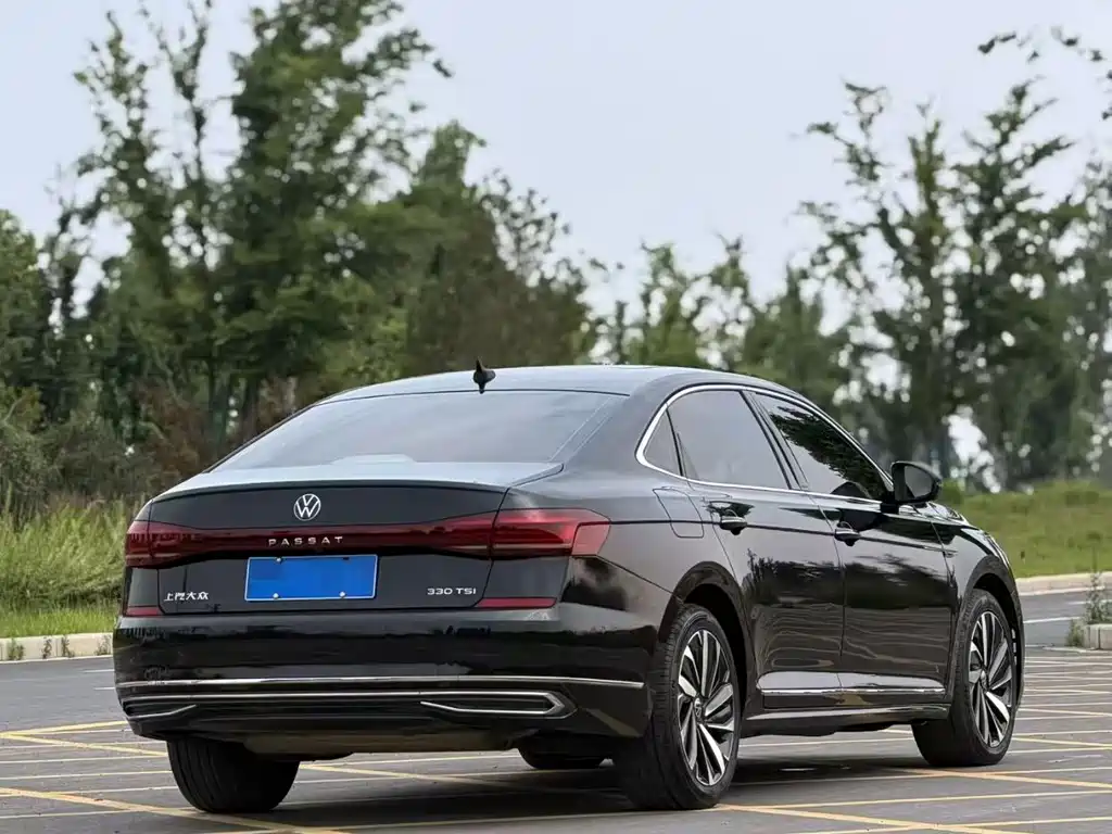 Volkswagen Passat 2022 330TSI Luxury
