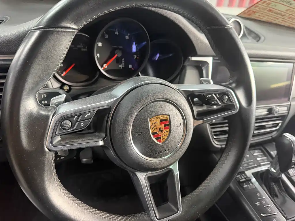 Porsche Macan — миниатюра 5