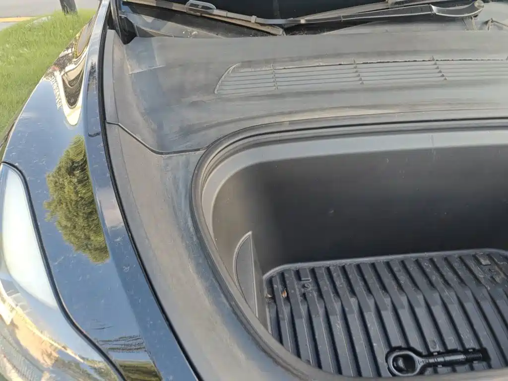 Tesla Model Y — миниатюра 19