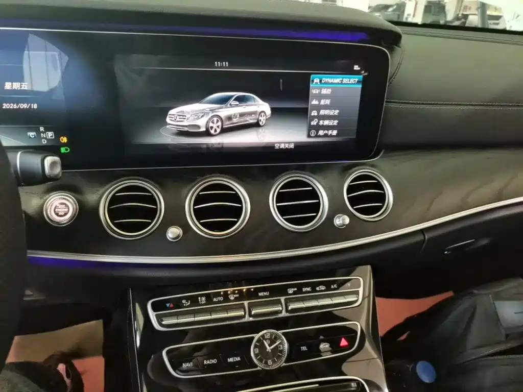 Mercedes-Benz E-Class — миниатюра 13