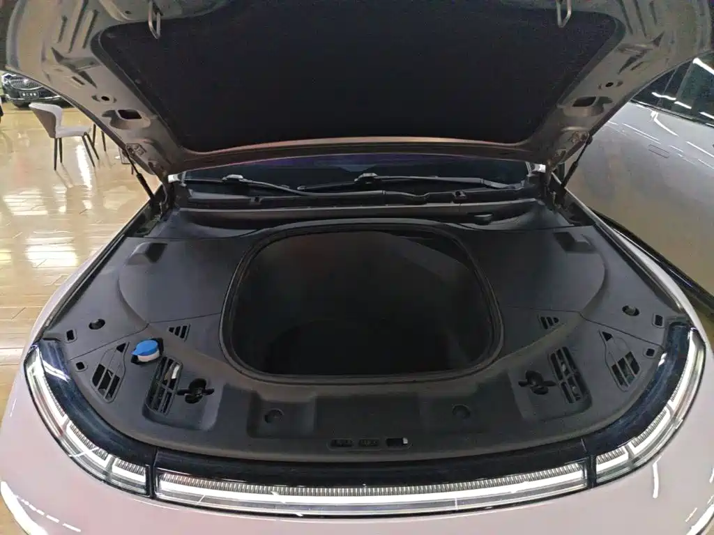XPeng P7 — миниатюра 20