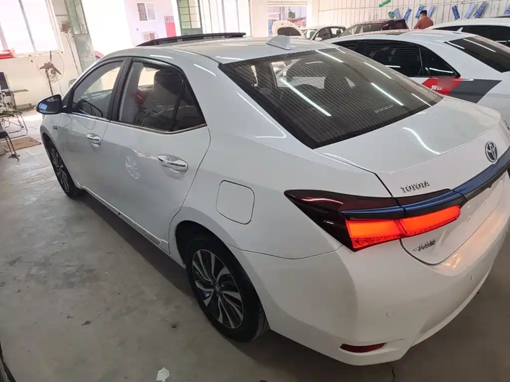 Toyota Corolla Hybrid — миниатюра 5