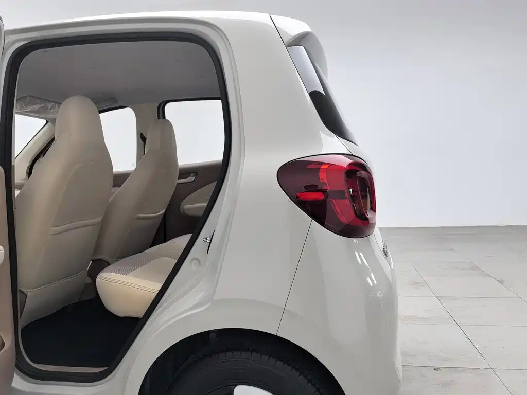 Wuling MINIEV — миниатюра 15