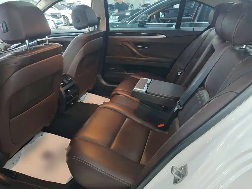 BMW 5 Series — миниатюра 17