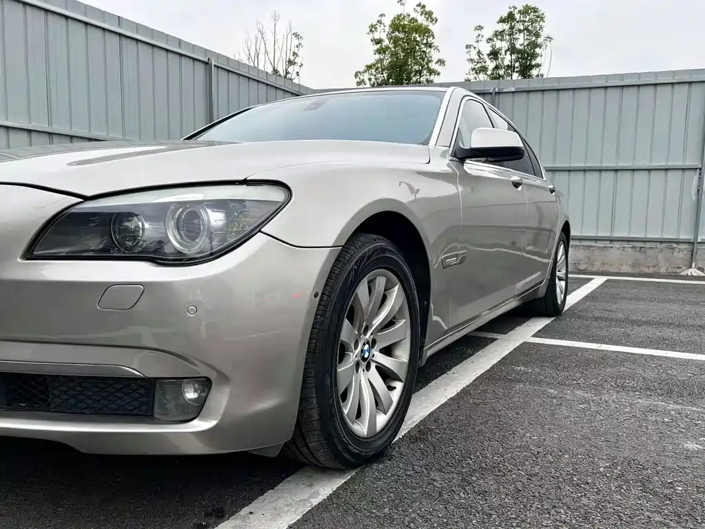 BMW 7 Series — миниатюра 7
