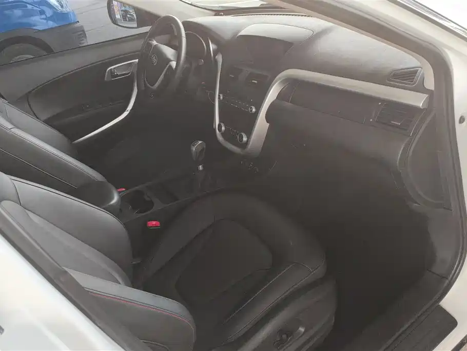 Bestune X80 2013 2.0L MT Luxury