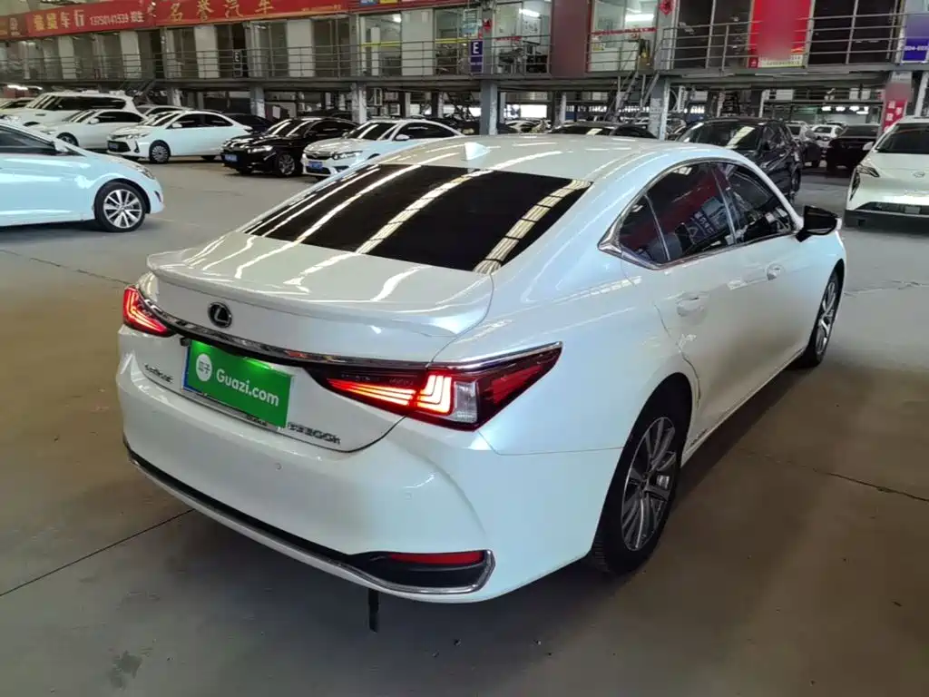 Lexus ES — миниатюра 7