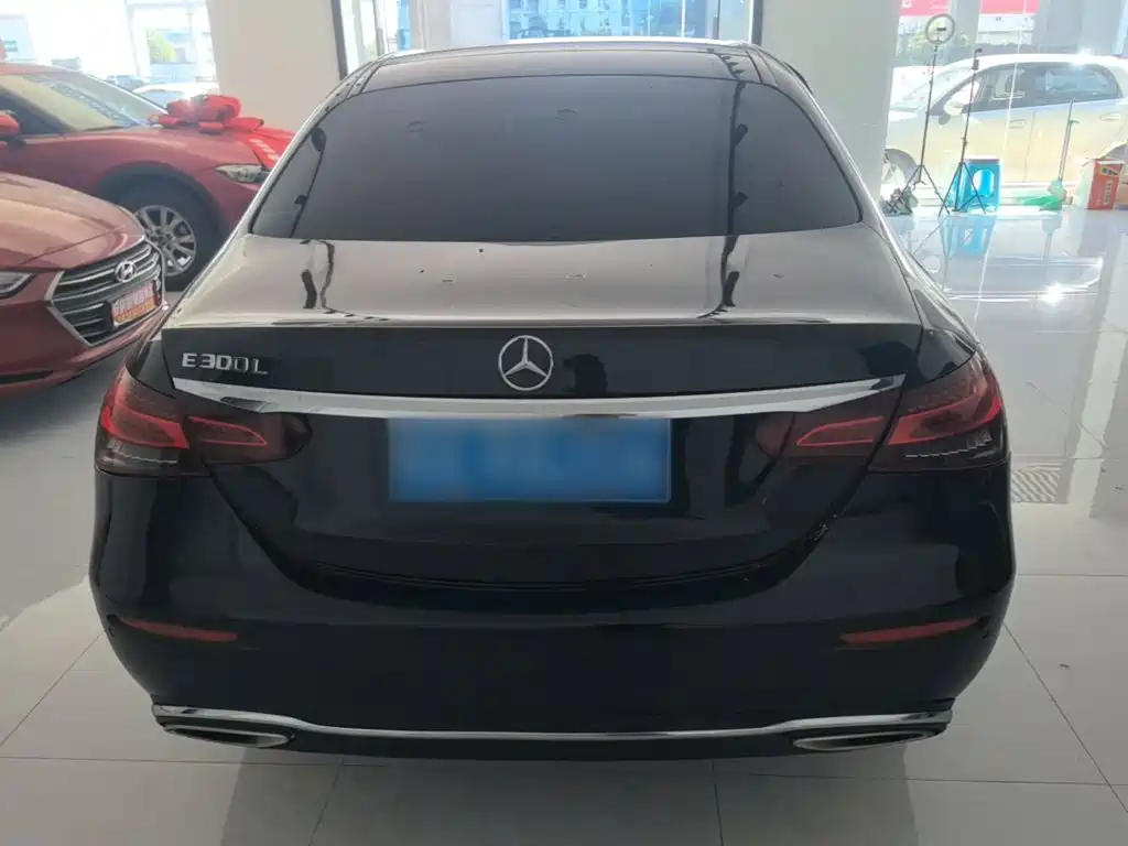 Mercedes-Benz E-Class — миниатюра 6