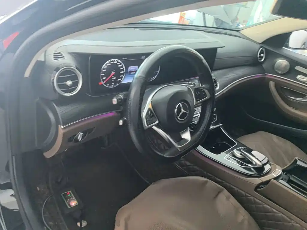 Mercedes-Benz E-Class — миниатюра 10