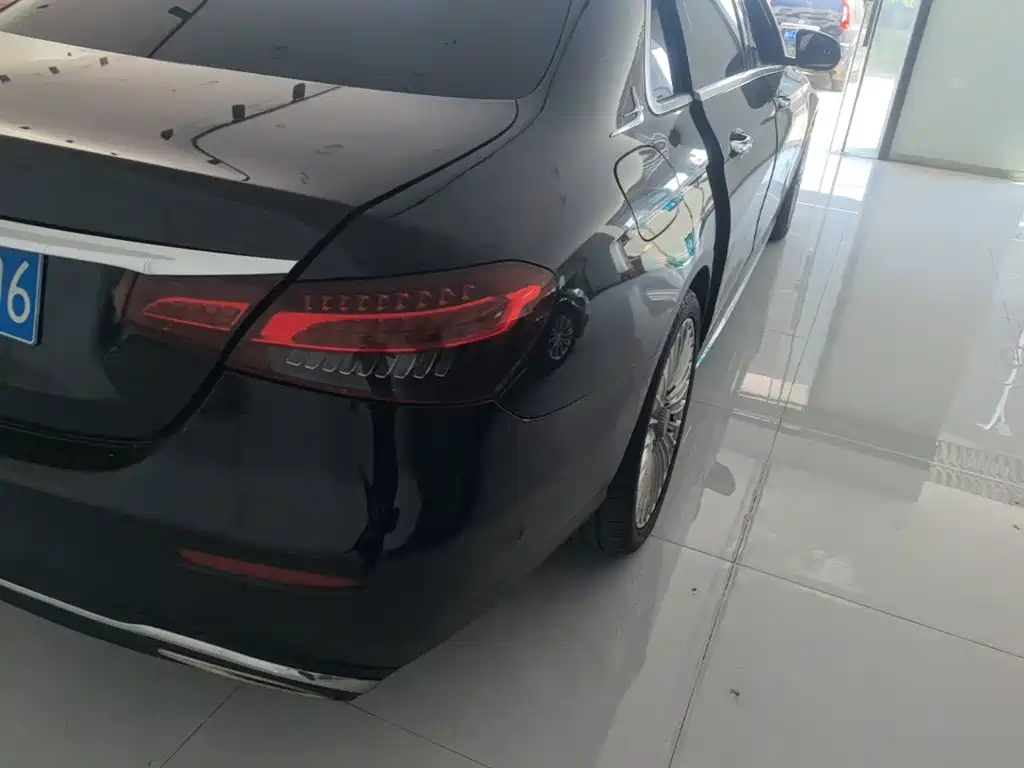 Mercedes-Benz E-Class — миниатюра 8