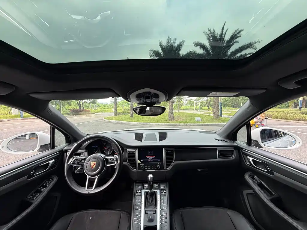 Porsche Macan — миниатюра 13