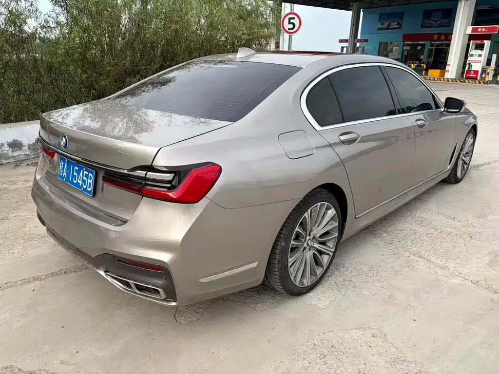 BMW 7 Series — миниатюра 5