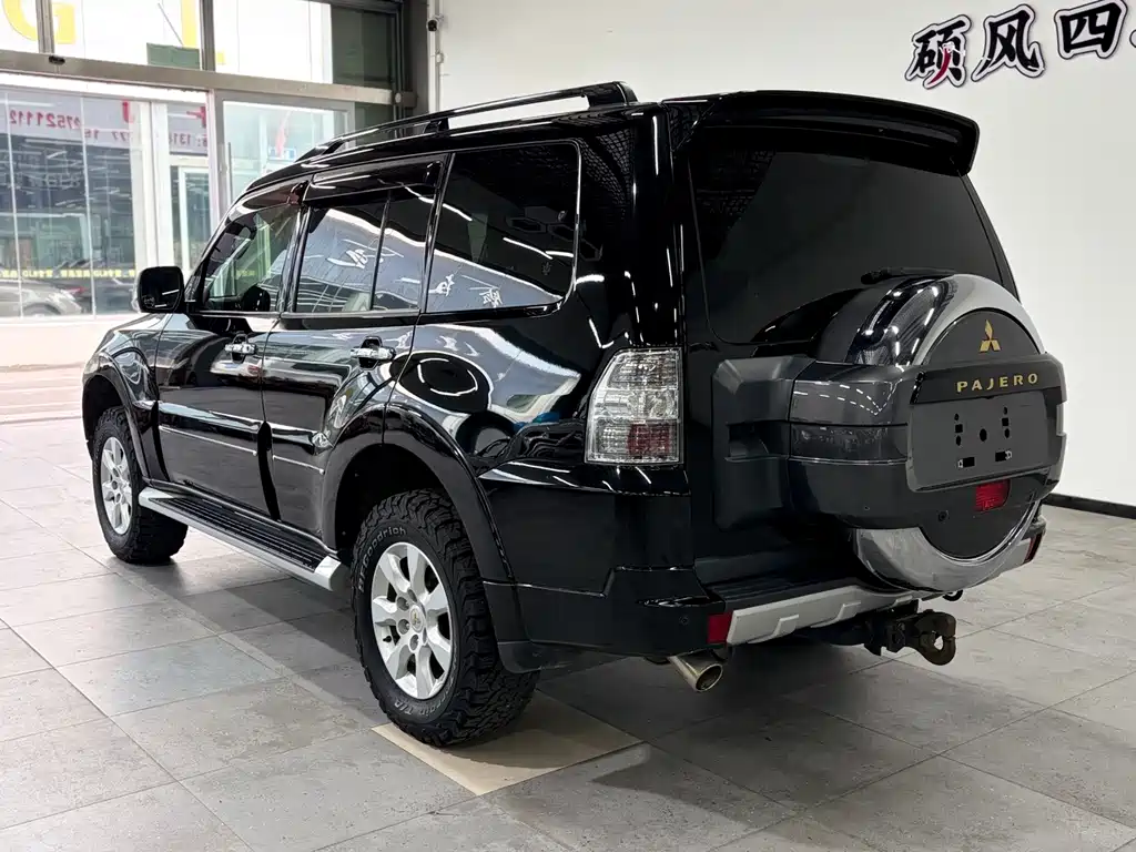 Mitsubishi Pajero (Import) — миниатюра 3