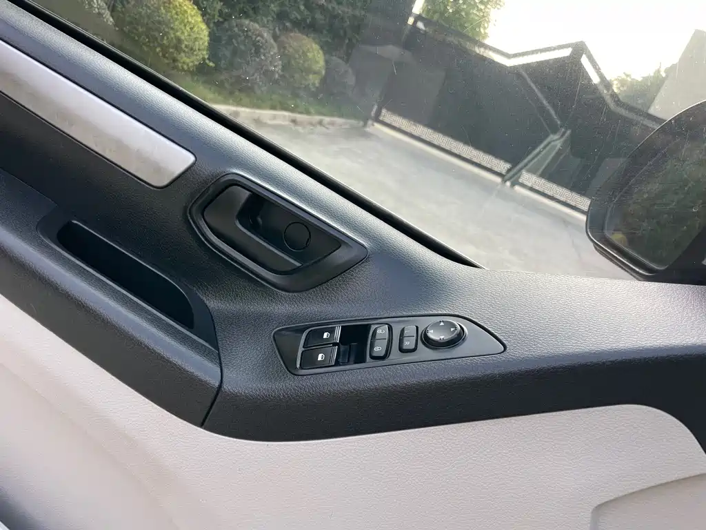 SAIC MAXUS CHASE G10