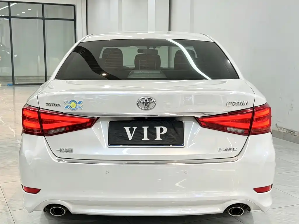 Toyota Crown — миниатюра 8