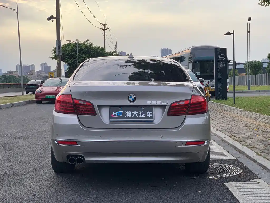 BMW 5 Series — миниатюра 3