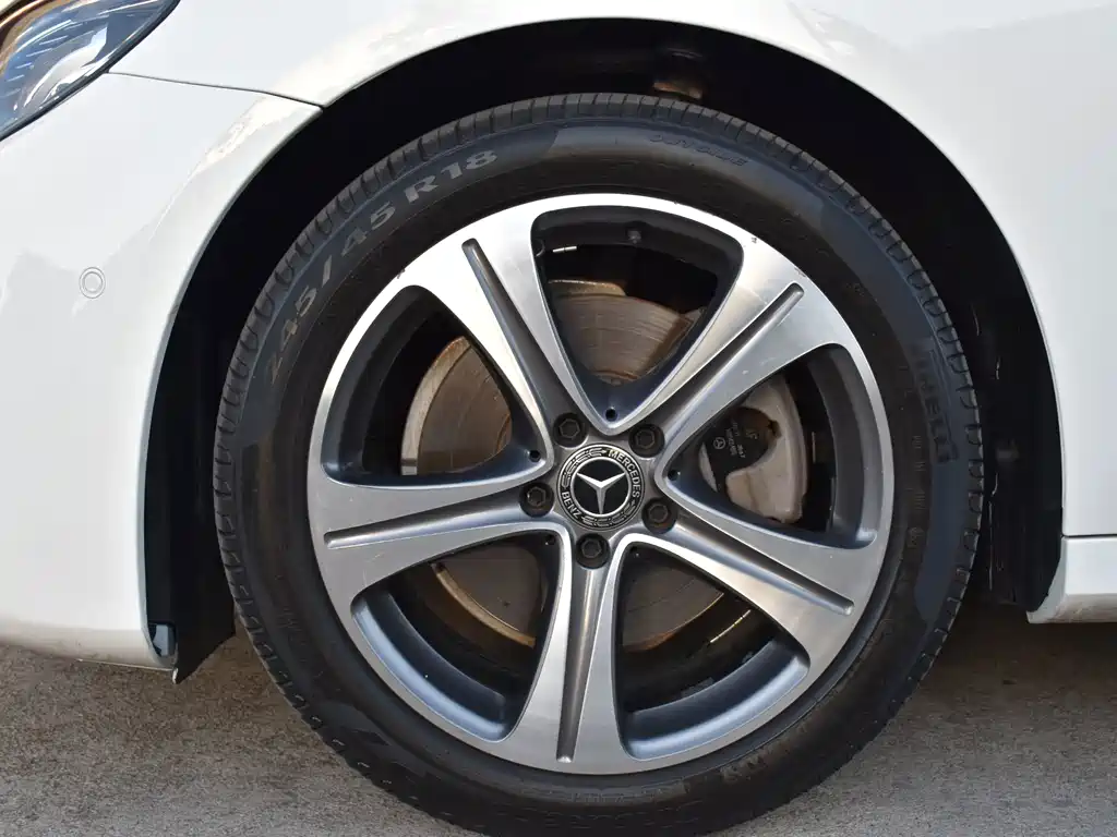 Mercedes-Benz E-Class — миниатюра 15