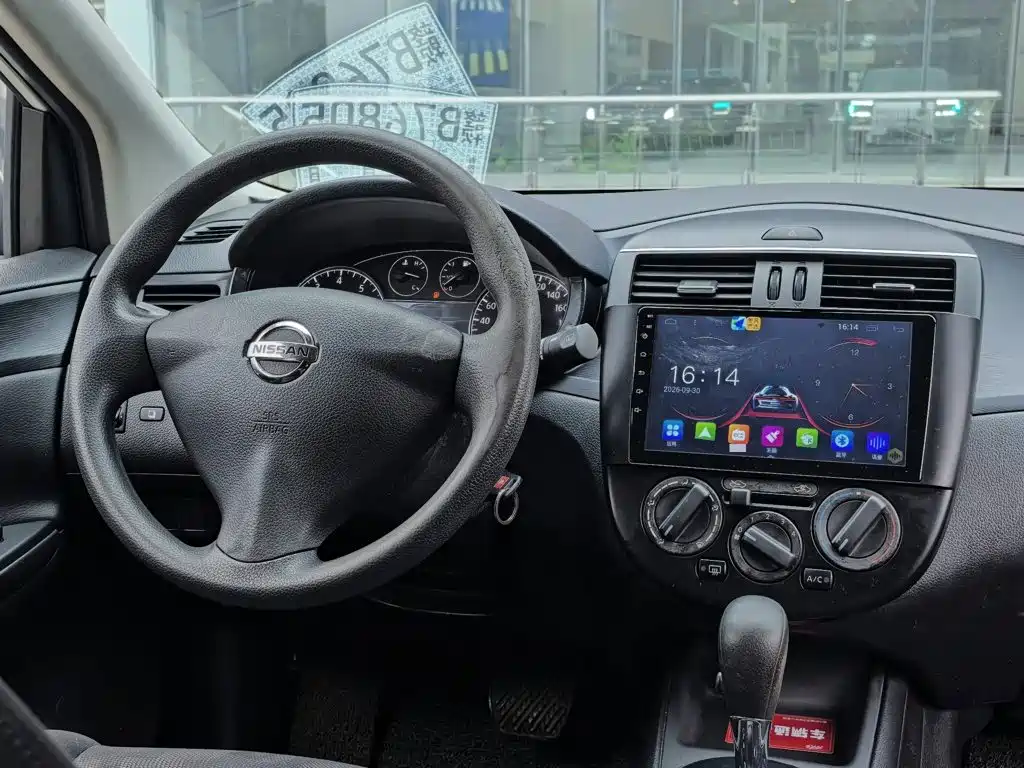 Nissan Tiida — миниатюра 5