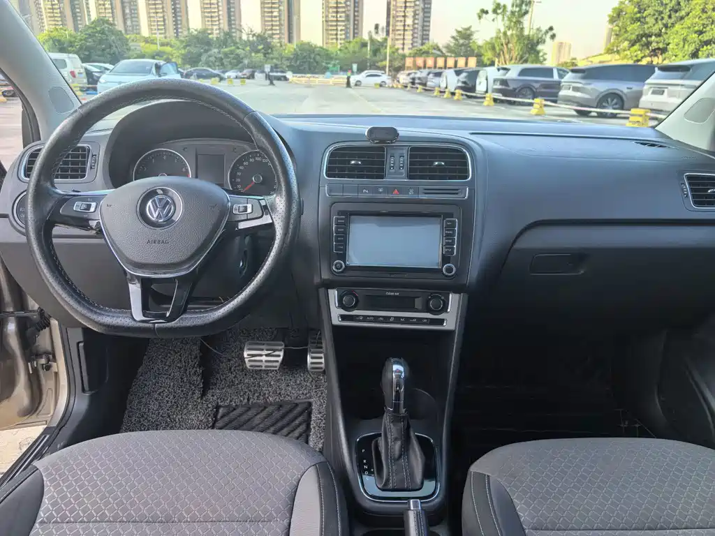 Volkswagen Polo — миниатюра 7