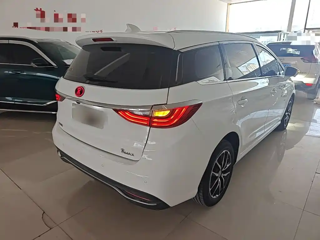 BYD MAX — миниатюра 7