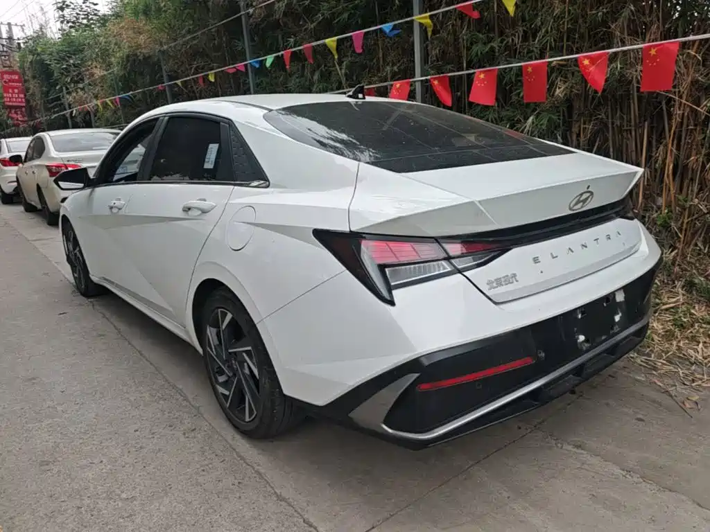 Hyundai Elantra — миниатюра 5