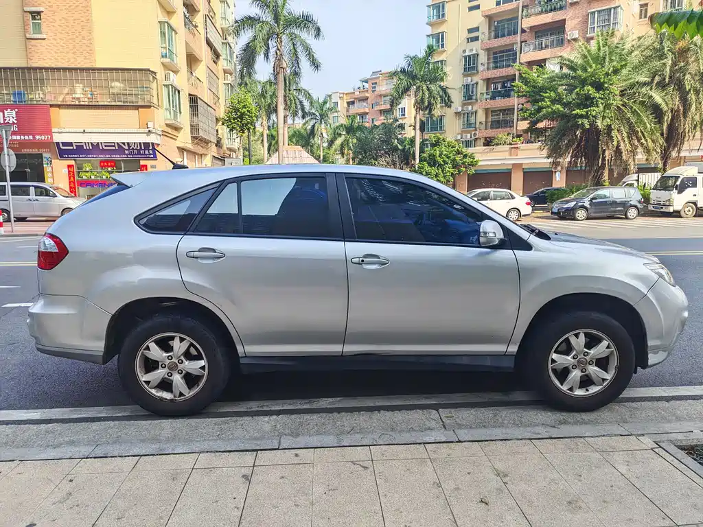 BYD S6 2014 2.0L MT Luxury 7 мест