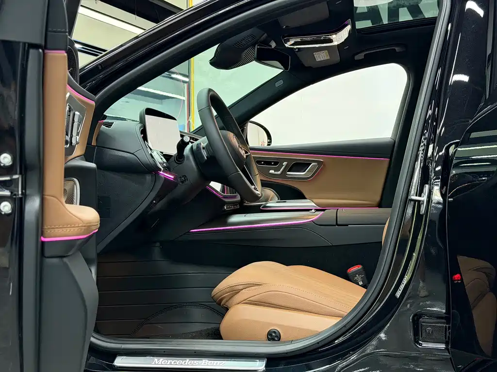 Mercedes-Benz E-Class — миниатюра 8