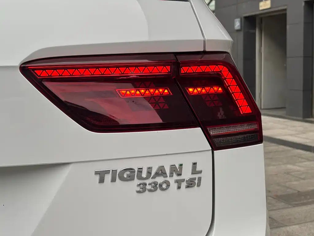 Volkswagen Tiguan L — миниатюра 10