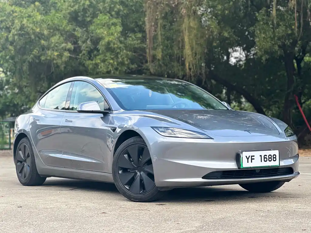 Tesla Model 3 — миниатюра 3