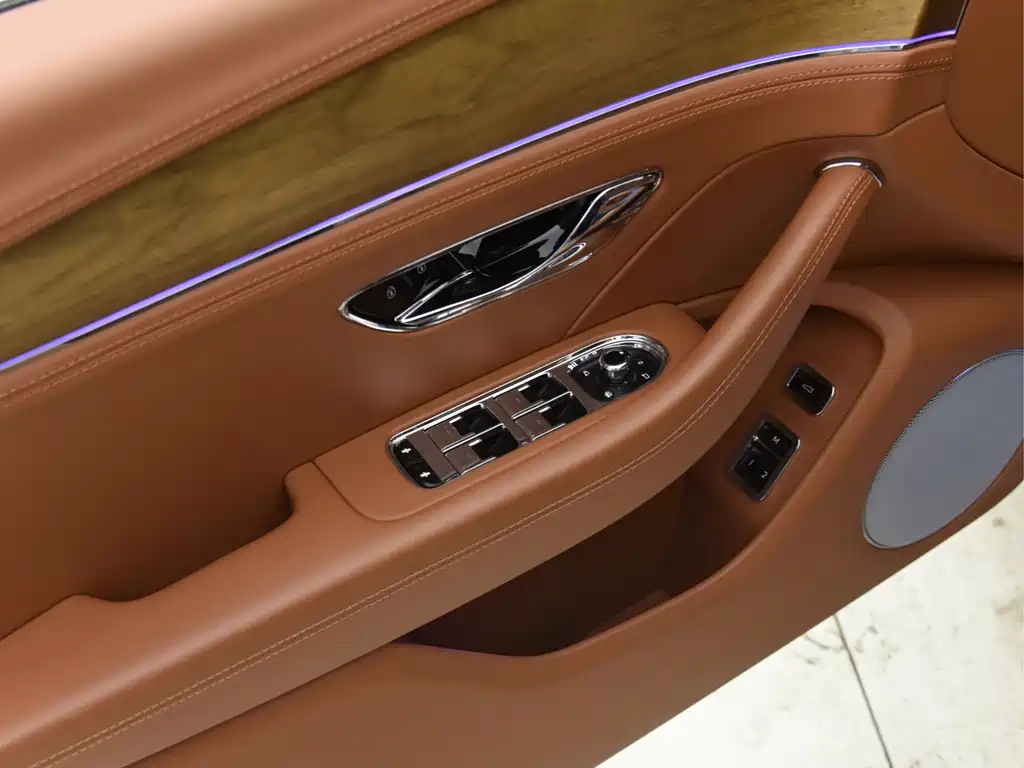 Bentley Flying Spur — миниатюра 15