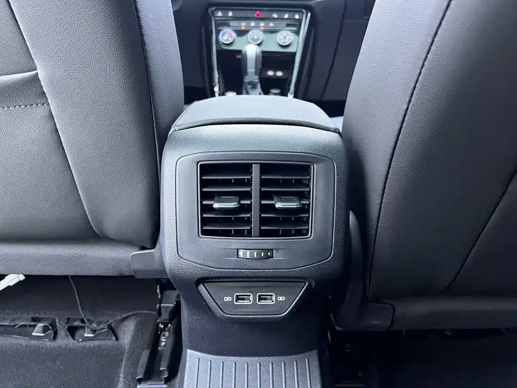 Volkswagen T-Roc — миниатюра 13