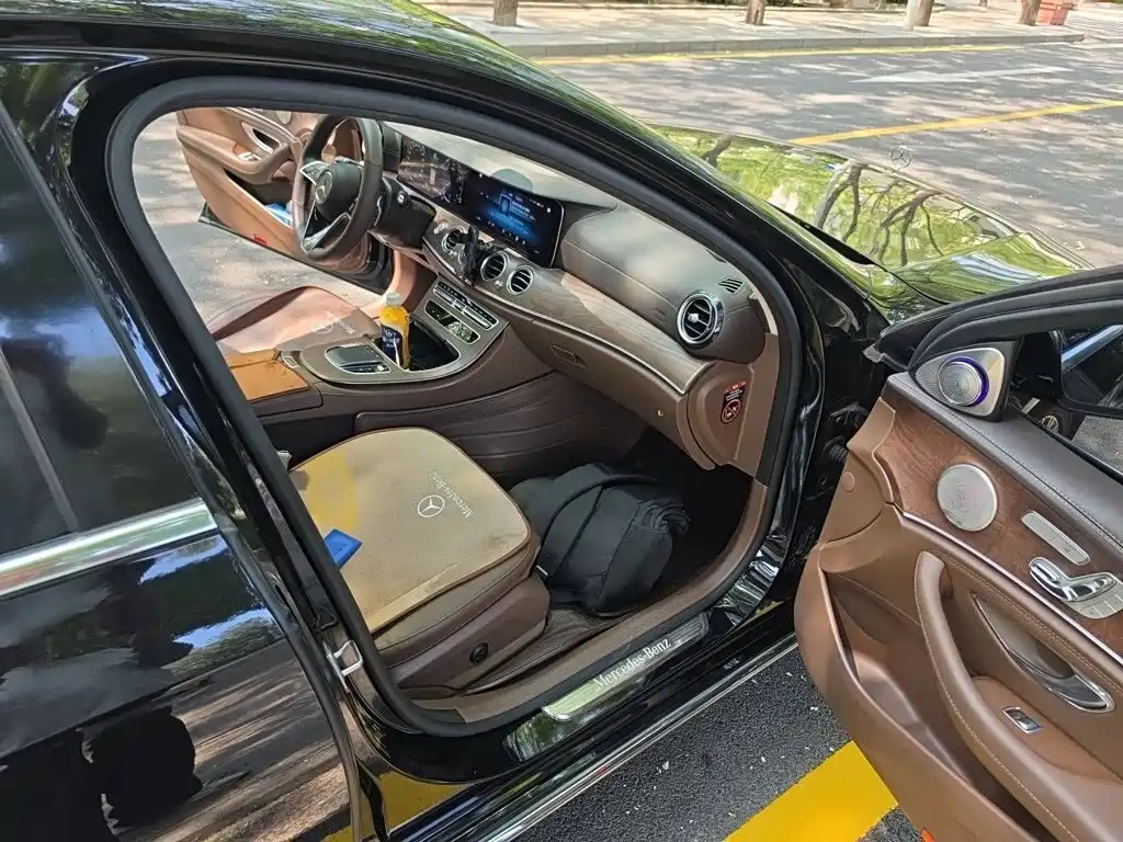 Mercedes-Benz E-Class — миниатюра 3