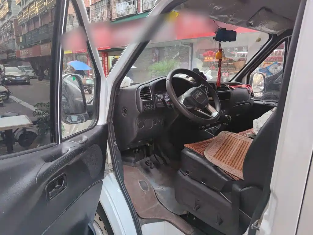 JMC Tesla — миниатюра 14