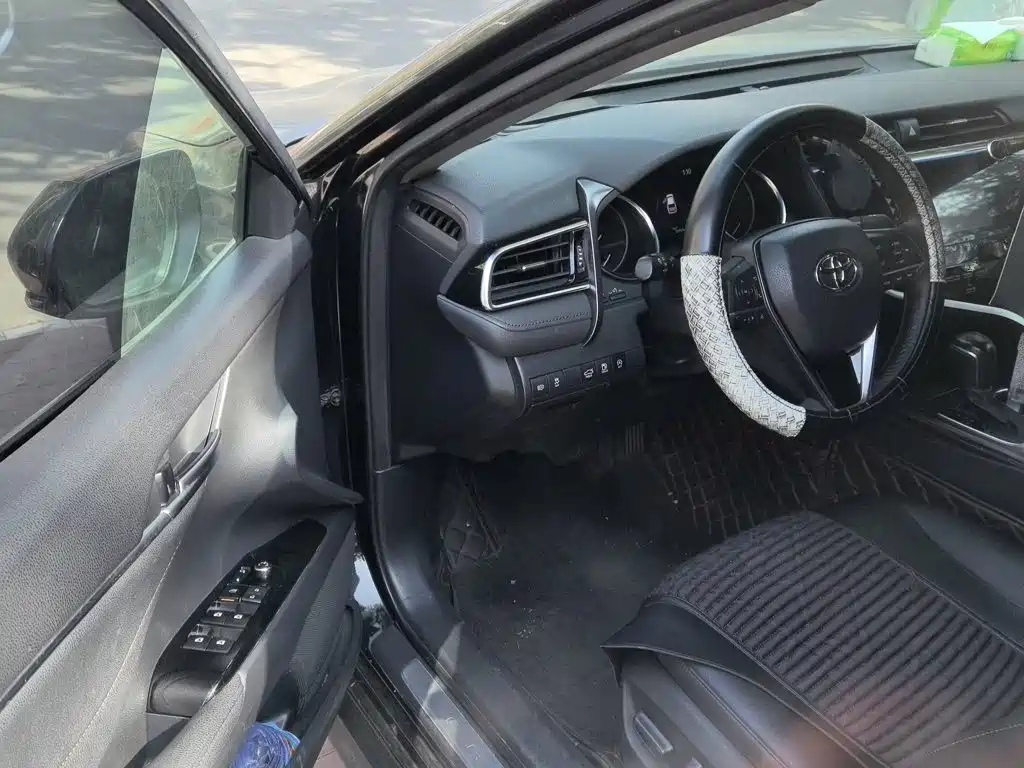 Toyota Camry — миниатюра 12