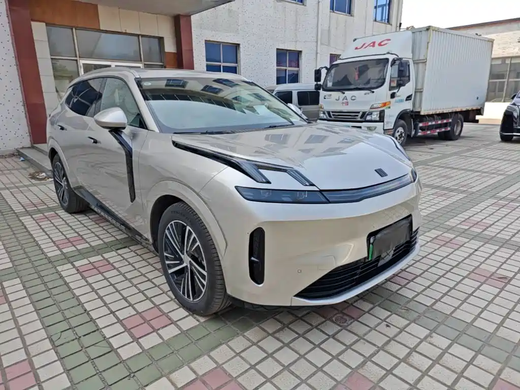 Lynk & Co 08 EM-P — миниатюра 4