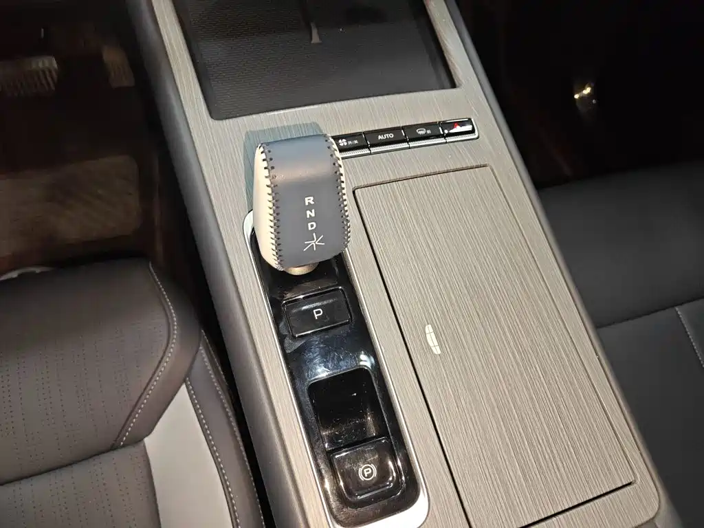 Geely Boyue L — миниатюра 10
