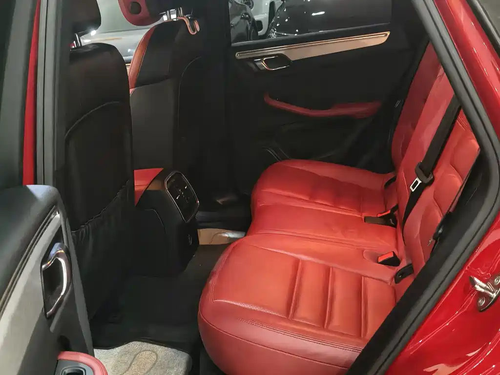 Porsche Macan — миниатюра 8