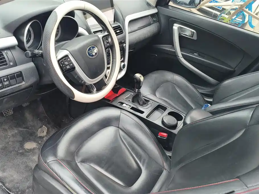 Bestune X80 2013 2.0L MT Luxury