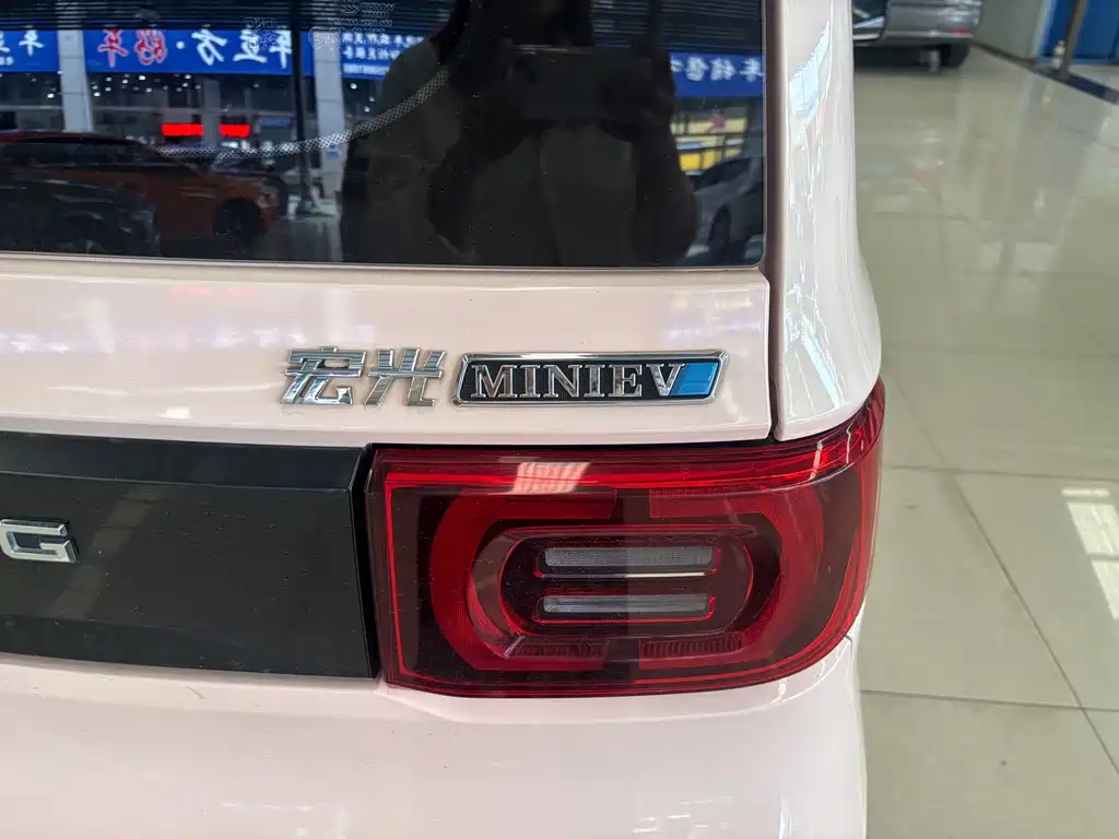 Wuling MINIEV — миниатюра 9