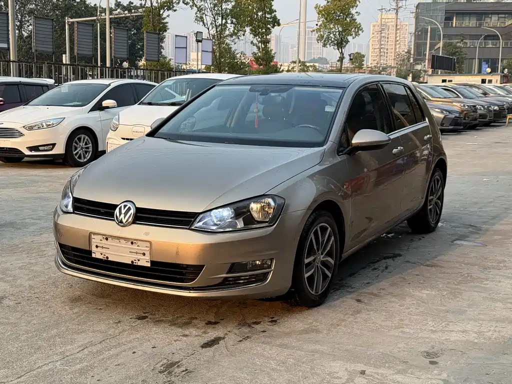 VOLKSWAGEN GOLF