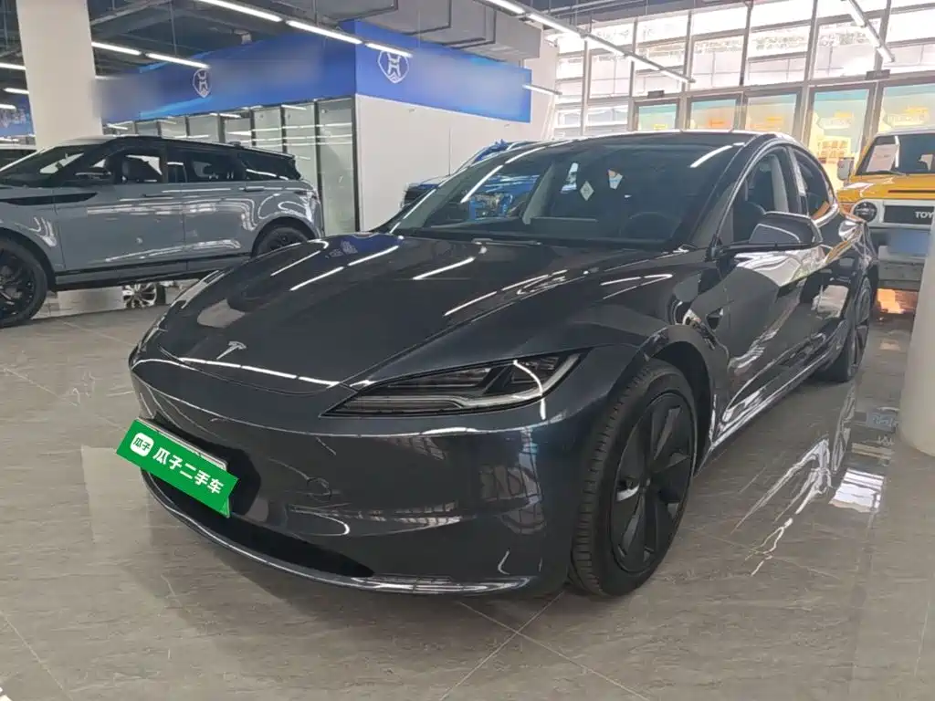 Tesla Model 3 — миниатюра 2