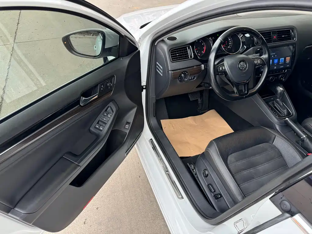 Volkswagen Sagitar 2017 230TSI AT Luxury