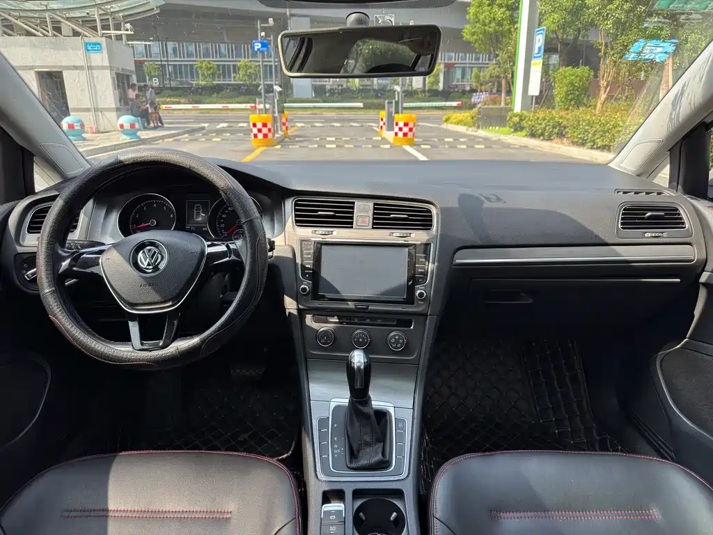 Volkswagen Golf — миниатюра 12