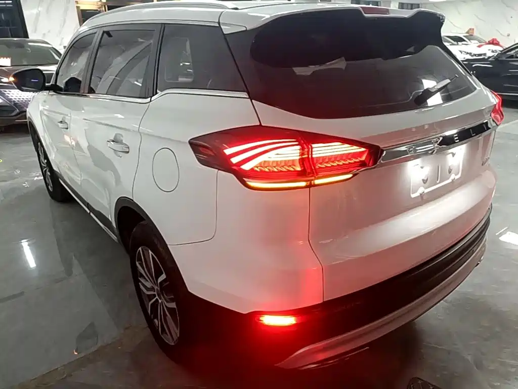 Geely Boyue — миниатюра 5