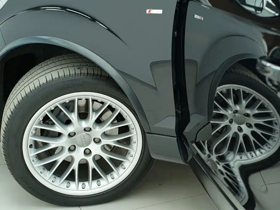Audi Q7 2011 3.0 TFSI (200kW