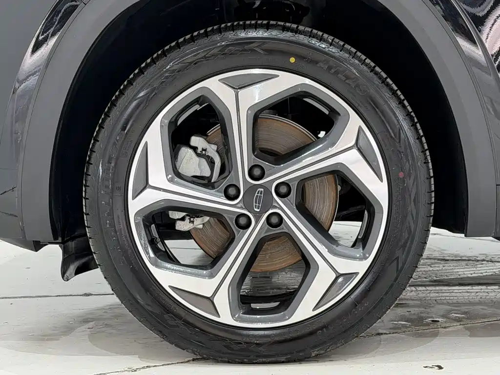 Geely Xingyue L — миниатюра 11