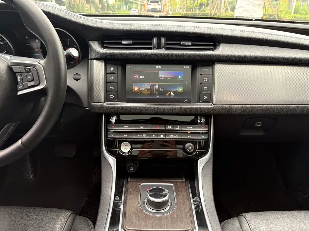 Jaguar XFL — миниатюра 15