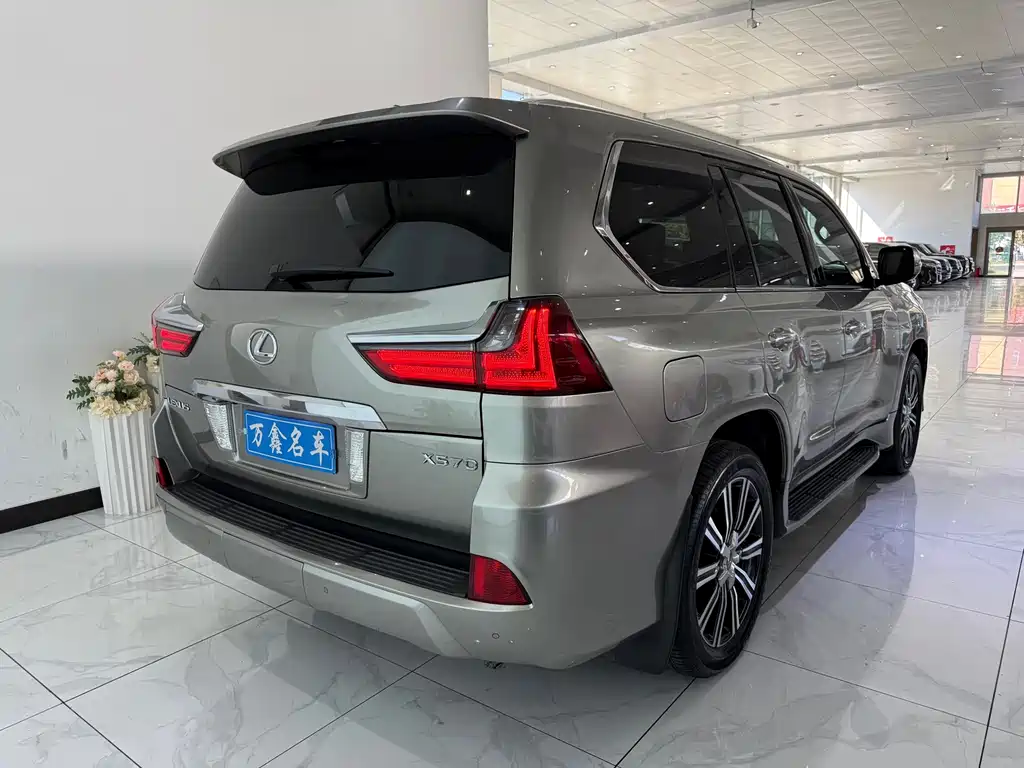 Lexus LX — миниатюра 20
