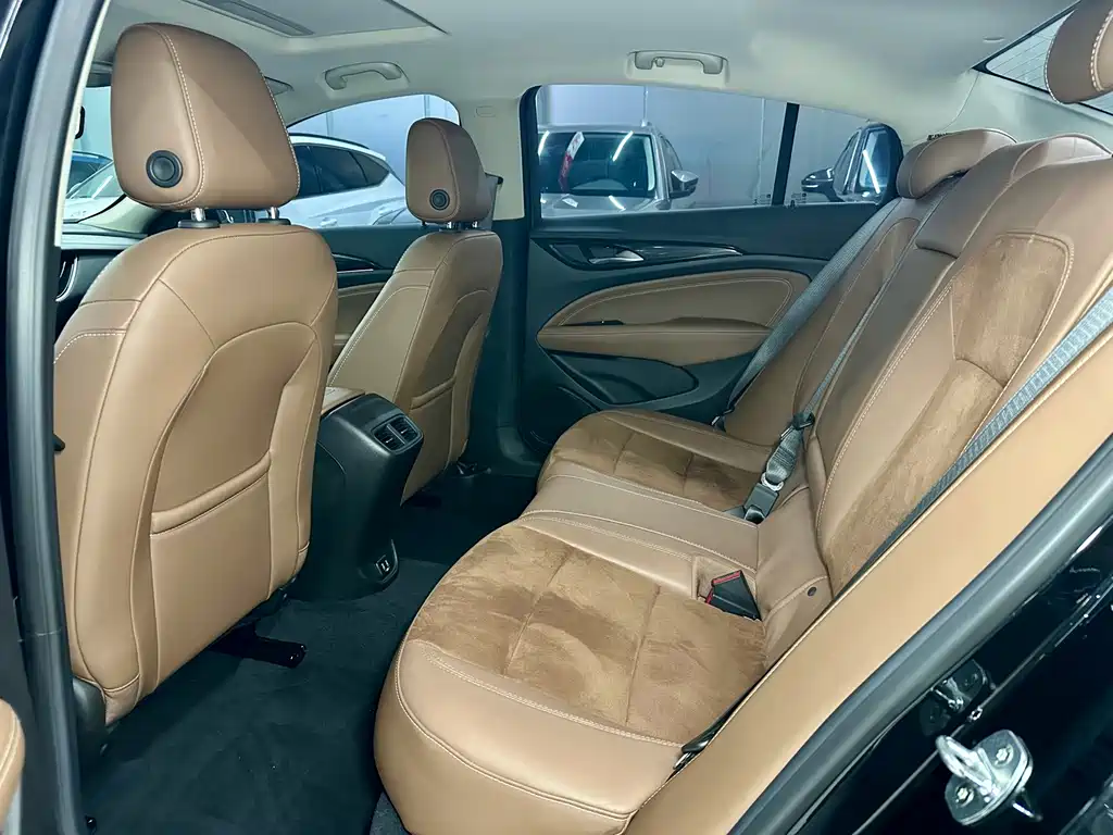 Buick Regal — миниатюра 10